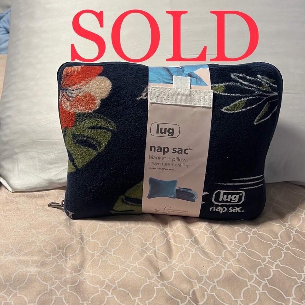 Travel blanket & pillow